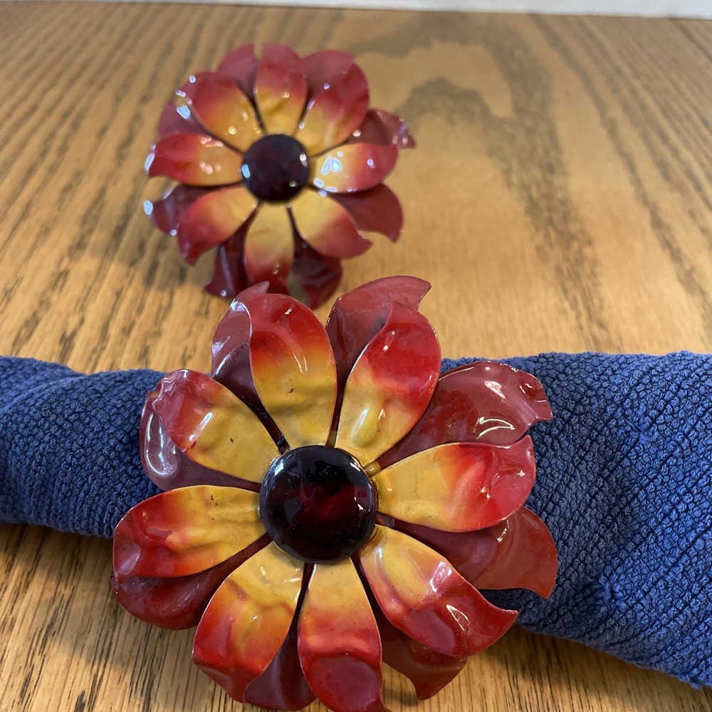 Vintage metal flower power napkin rings holders orange & red ombre 1970's set 2